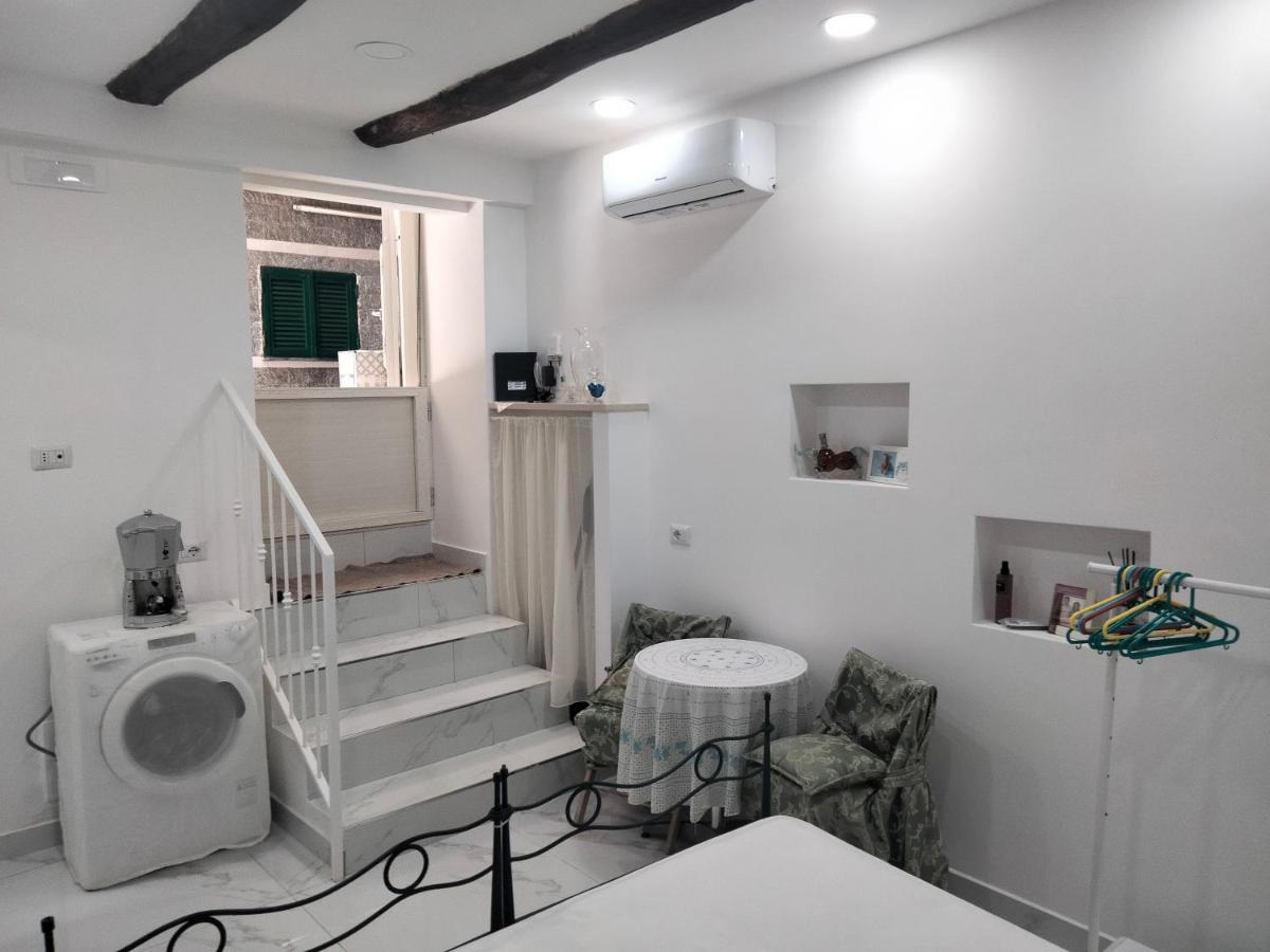 Casa Luisa Apartment เนเปิลส์ ภายนอก รูปภาพ