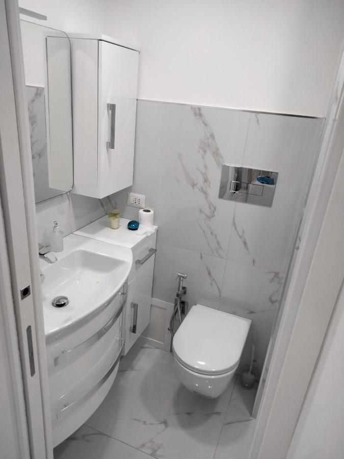 Casa Luisa Apartment เนเปิลส์ ภายนอก รูปภาพ