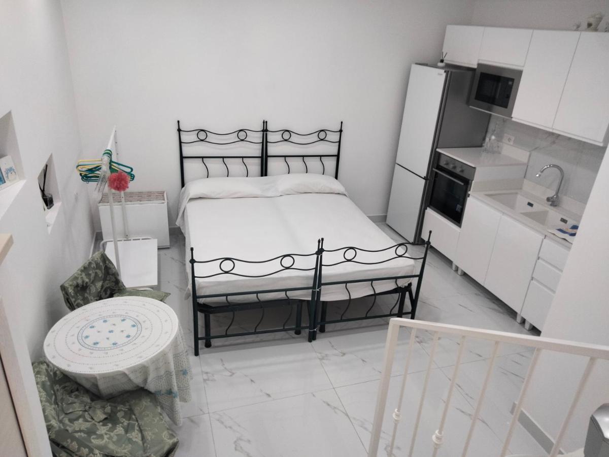 Casa Luisa Apartment เนเปิลส์ ภายนอก รูปภาพ