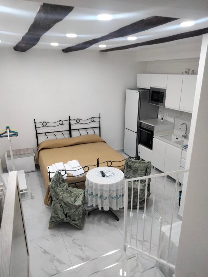 Casa Luisa Apartment เนเปิลส์ ภายนอก รูปภาพ